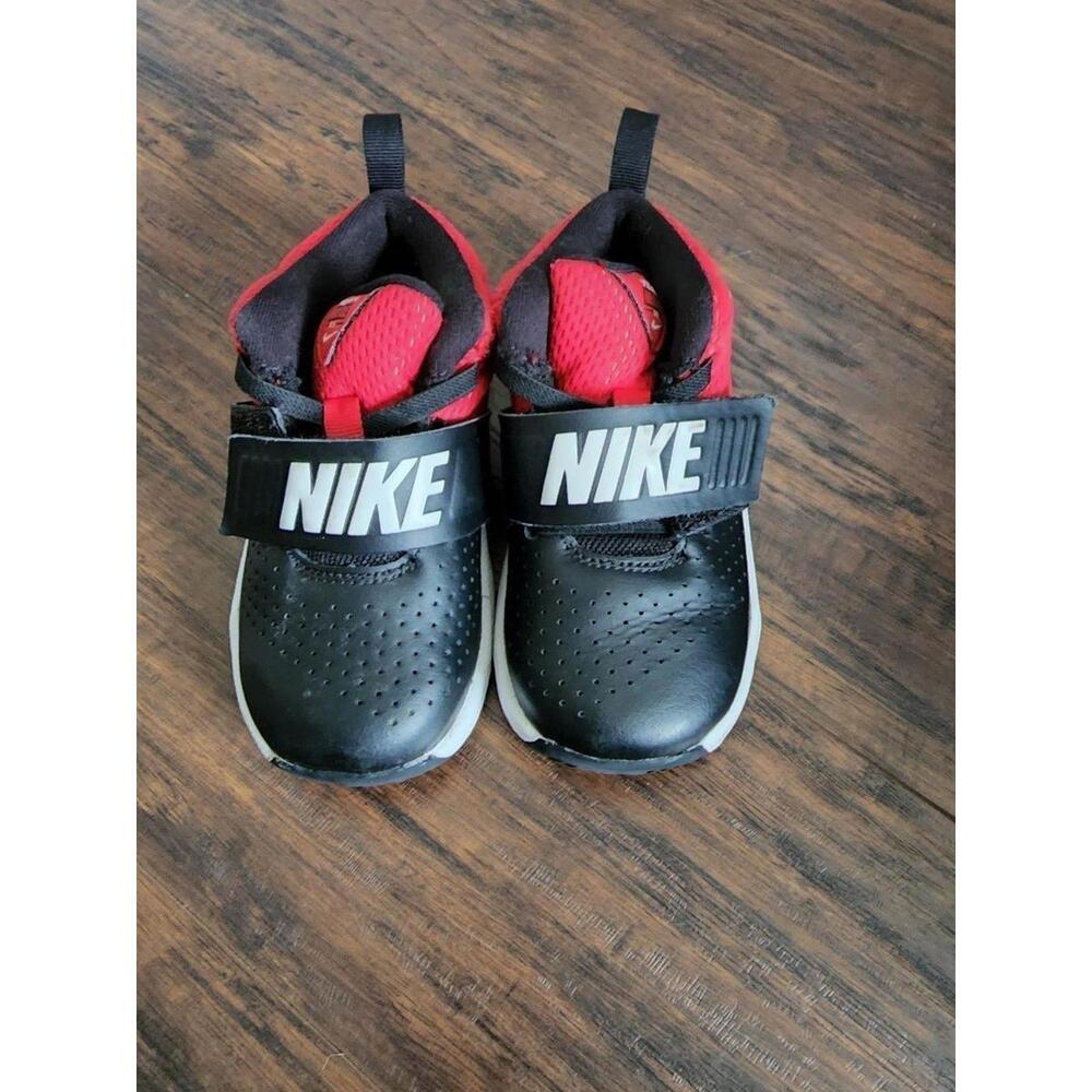Nike - Picture 2 of 6